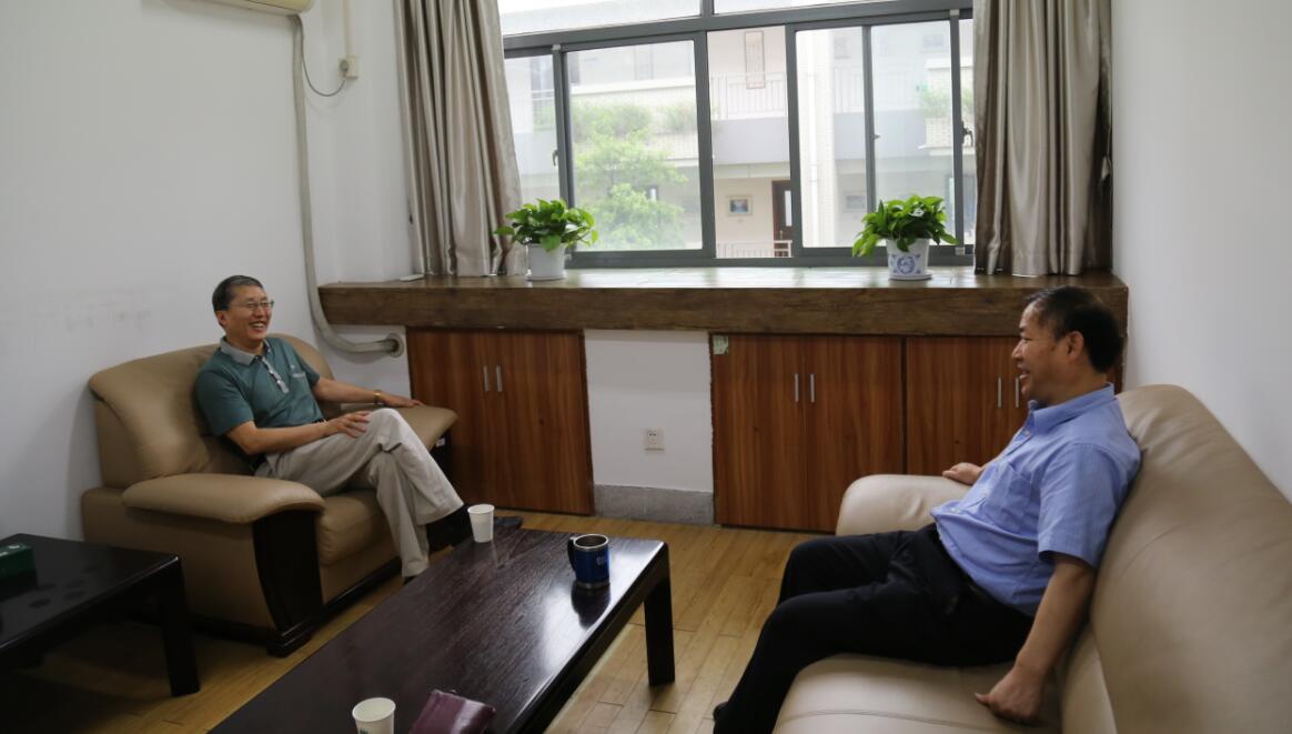 中信咨询副总经理车耳来校洽谈合作