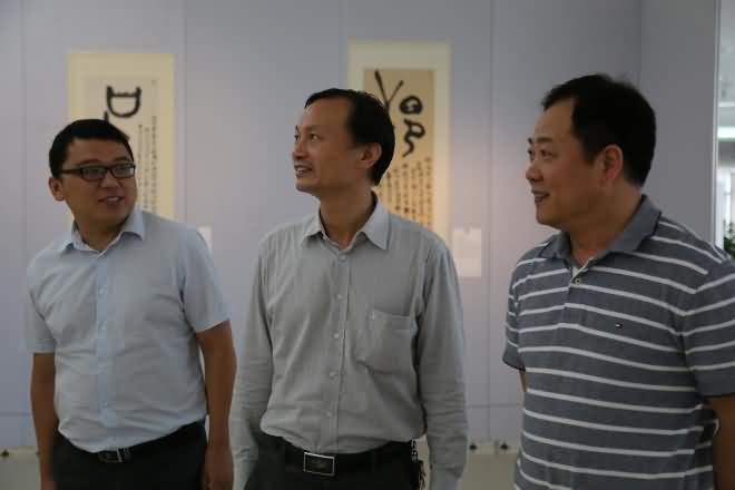 扬州校友会会长顾风主题书法展拉开帷幕