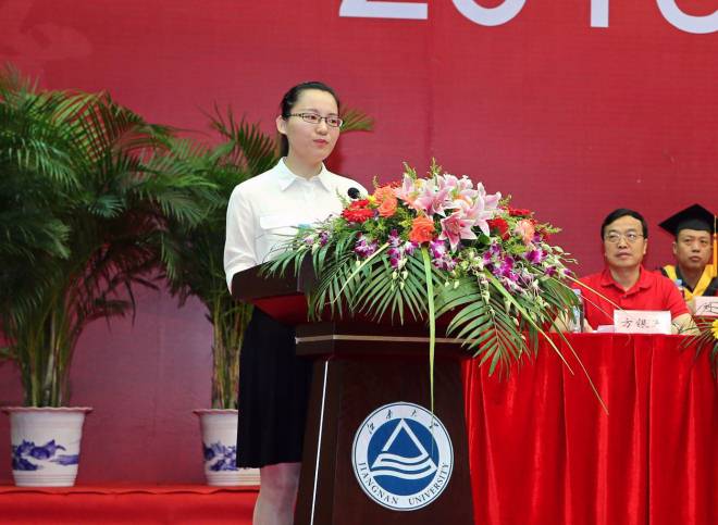 用青春拥抱美好未来——我校隆重举行2015届毕业典礼暨学位授予仪式