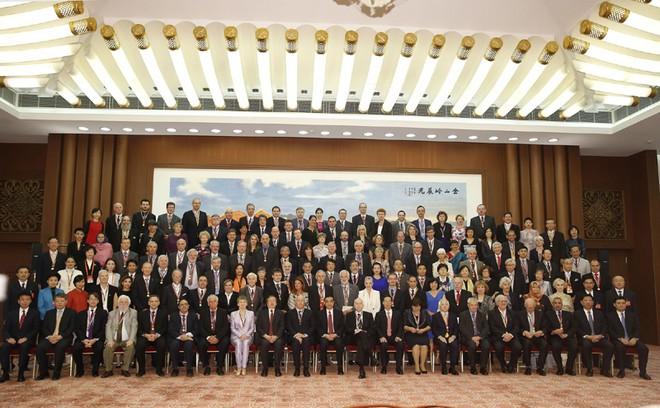 我校荣誉教授艾伦.牟俊达（Arun S. Mujumdar）教授获得2014年中国政府“友谊奖”