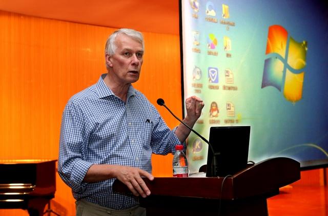 诺奖得主Richard John Roberts博士走进江南大学