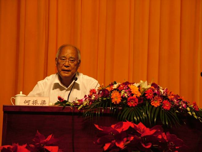 悼念何振梁先生
