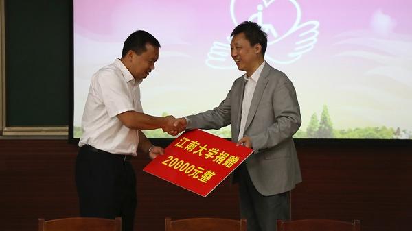 周小浦副书记一行亲切看望我校首批研究生支教团成员