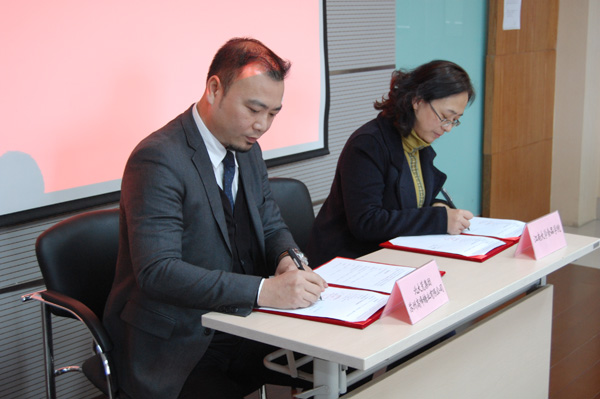 食品学院举行第七届高峰淀粉奖助学金颁奖典礼暨高峰糖业奖学助学奖教金签约仪式