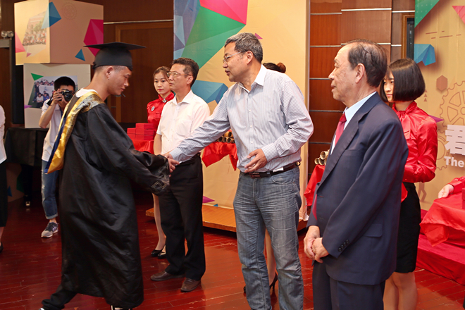 君远学院2016届毕业典礼顺利举行