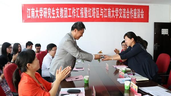 周小浦副书记一行亲切看望我校首批研究生支教团成员