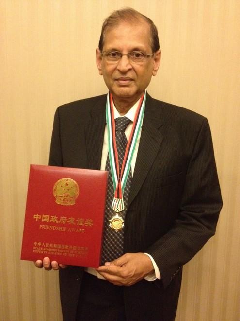 我校荣誉教授艾伦.牟俊达（Arun S. Mujumdar）教授获得2014年中国政府“友谊奖”
