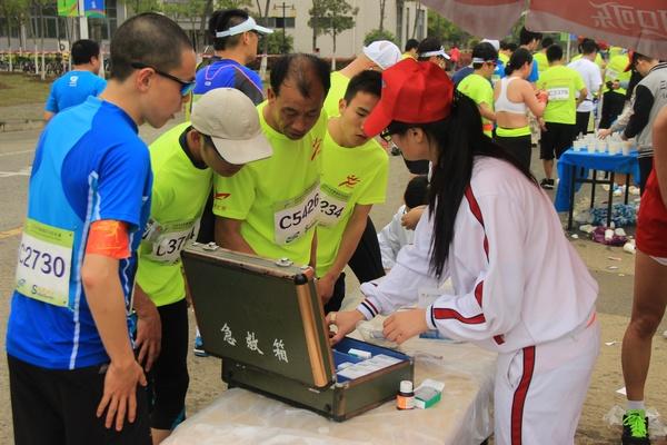 最美丽的校园、最热情的观众、最贴心的服务——2014无锡国际马拉松赛途经我校