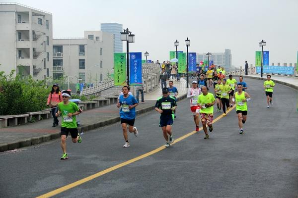 最美丽的校园、最热情的观众、最贴心的服务——2014无锡国际马拉松赛途经我校
