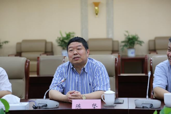 今世缘酒业股份有限公司董事长周素明一行莅临我校考察交流