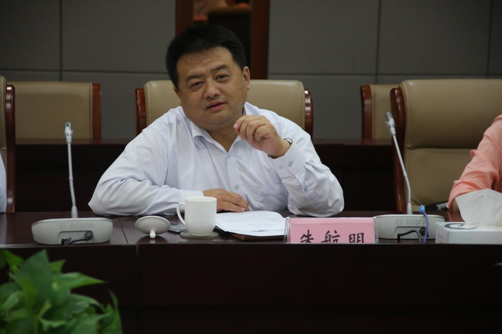 光明乳业股份有限公司总裁朱航明一行来校洽谈合作