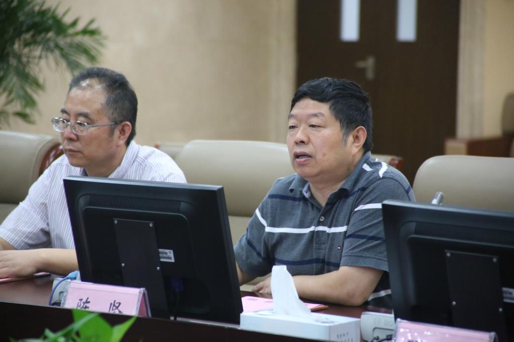 光明乳业股份有限公司总裁朱航明一行来校洽谈合作