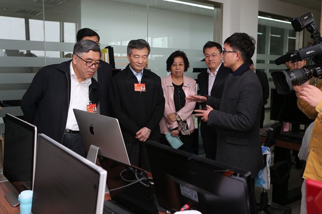 全国政协副主席罗富和率团来江南大学国家大学科技园