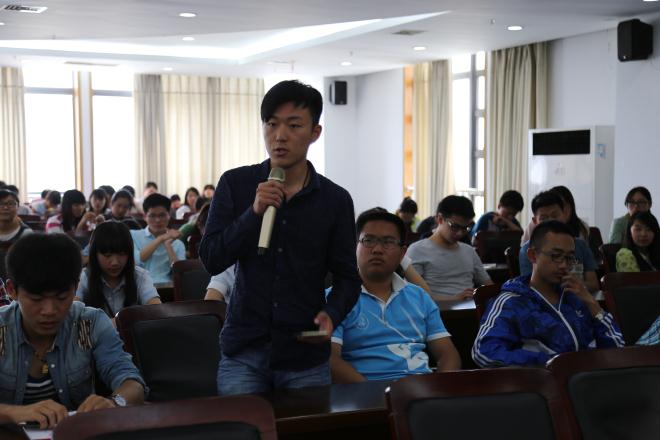 轻工业现状分析与发展战略思考——中国轻工业联合会王世成副会长来校演讲