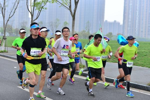 最美丽的校园、最热情的观众、最贴心的服务——2014无锡国际马拉松赛途经我校