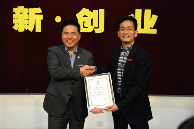 远东控股集团董事局主席兼首席执行官蒋锡培一行访问我校