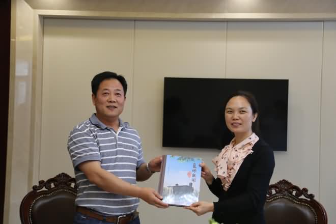 扬州校友会会长顾风主题书法展拉开帷幕