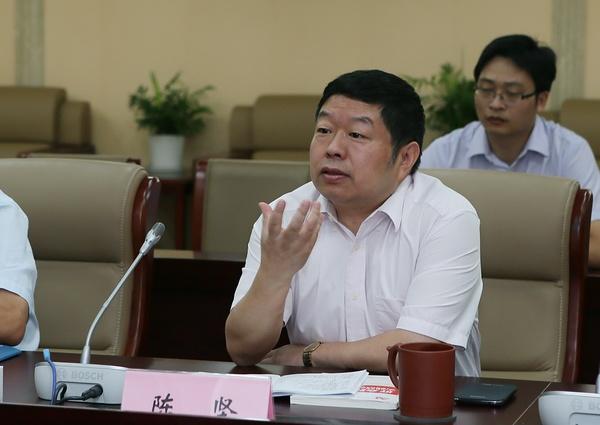 我校举行党的群众路线教育实践活动校领导集中学习交流会